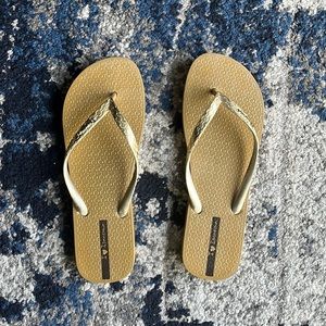 Gold Flip-flops